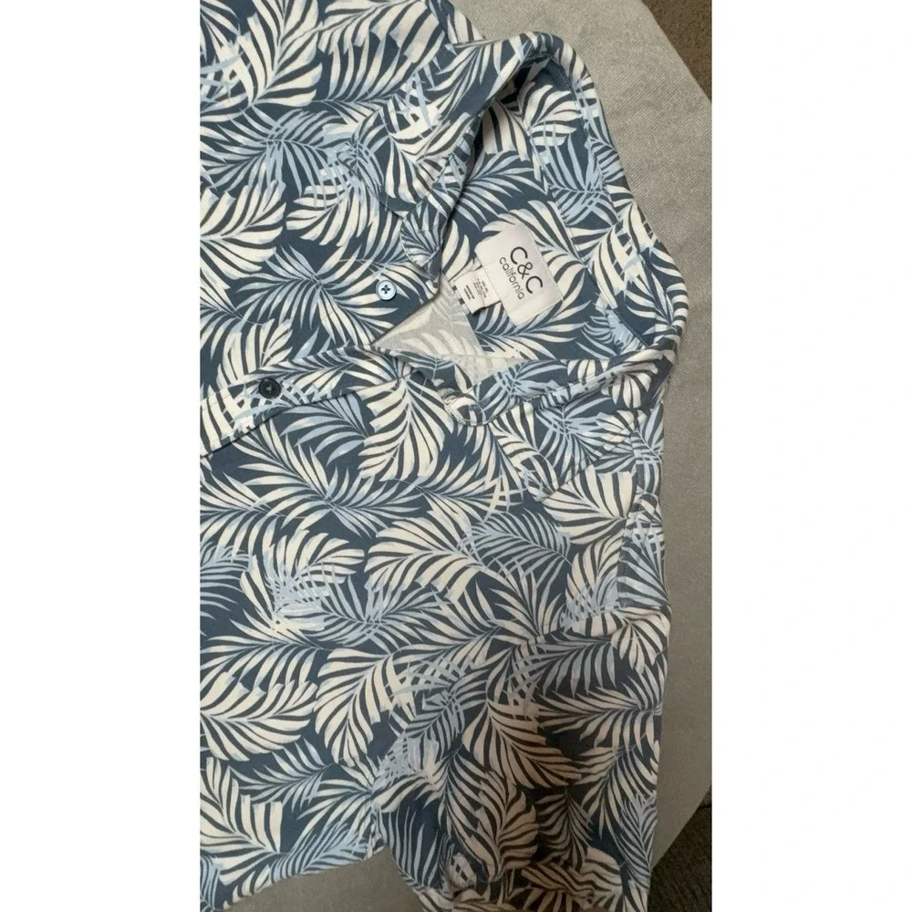 Men's XL C & C California blue/beige Hawaiian collared button down shirt EUC